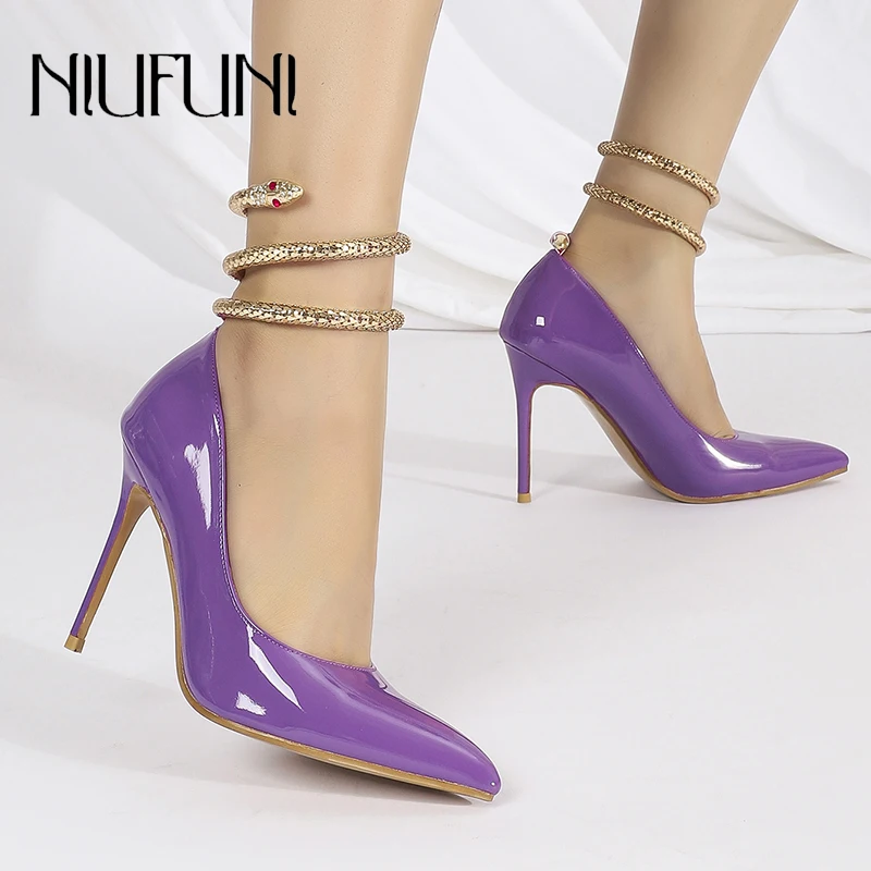 Pontas de Couro de Patente Sólido de Cor Púrpura Cobra de Metal Enrolamento Tornozelo Mulheres Bombas Gladiador Sapatos de Salto Agulha Sapatos Para Mulheres